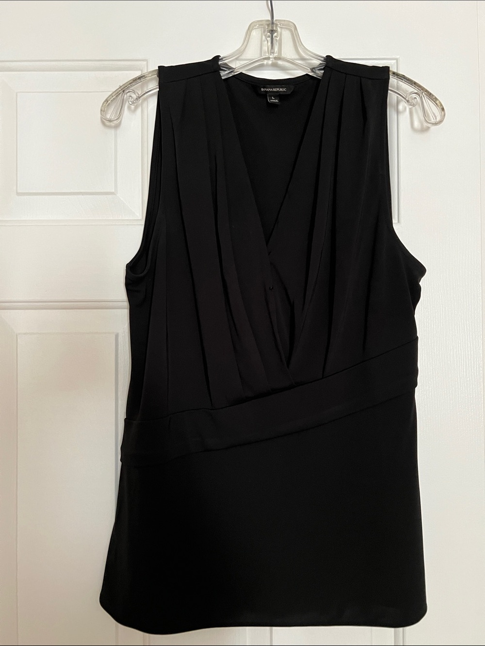 Banana Republic Black Sleeveless Pleated V-Neck Blouse
